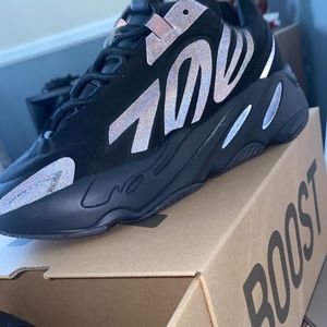 DS Yeezy 700 MNVN Triple Black